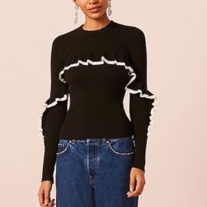 Black & White Ruffle long sleeve ribbed top 🖤
